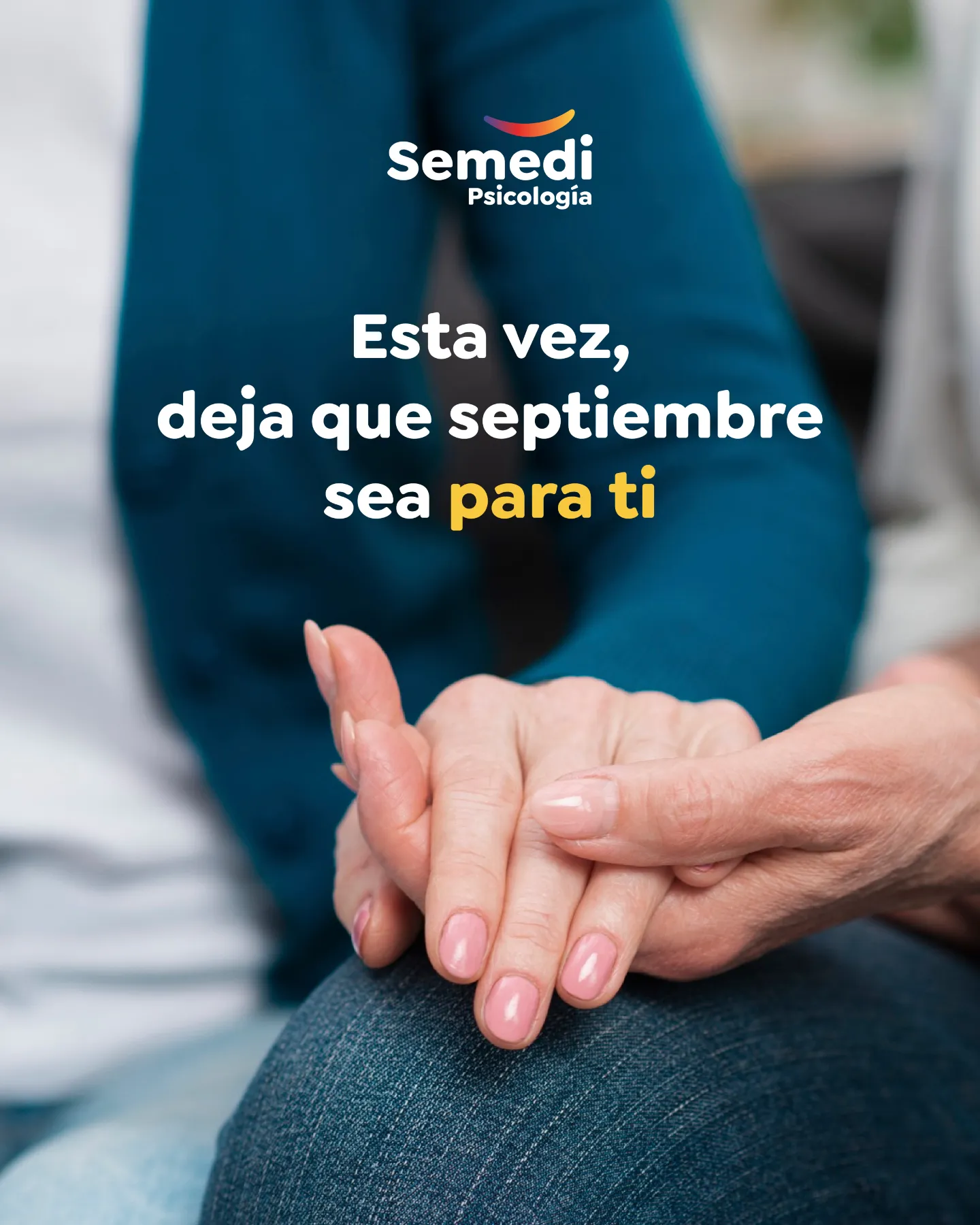 Manos entrelazadas, apoyo psicológico frente al estrés laboral en Málaga